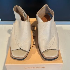 L’Amour Des Pieds, Qiana stone kobalt, leather, open toe, block heel